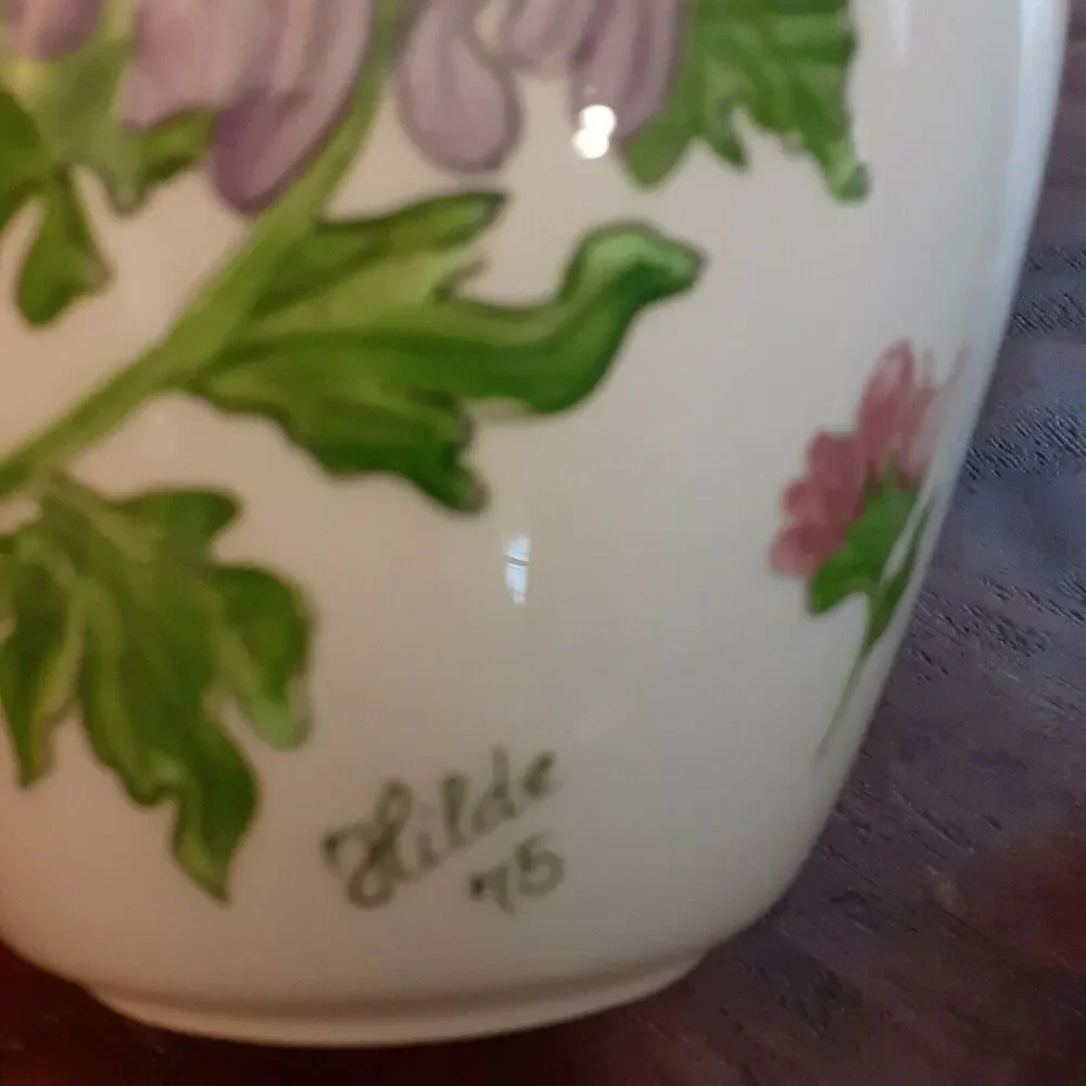 Hilde 1975 Pottery Vase, Floral,Cottage,Elegant,Visually Pleasing